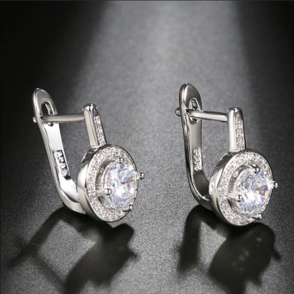 NEW💎925 Sterling Silver Diamond Stud Earrings - Picture 4 of 4
